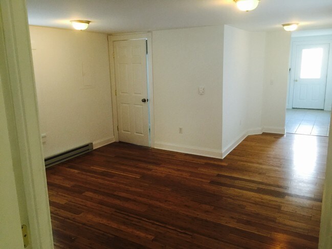 Building Photo - 709 Travers St