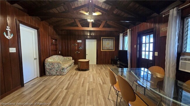 Foto del edificio - 44 Crawford Dr