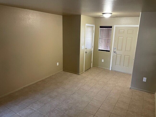 Foto del edificio - 2421 Cockatoo Dr ! 4 Bedroom / 3 Bath !