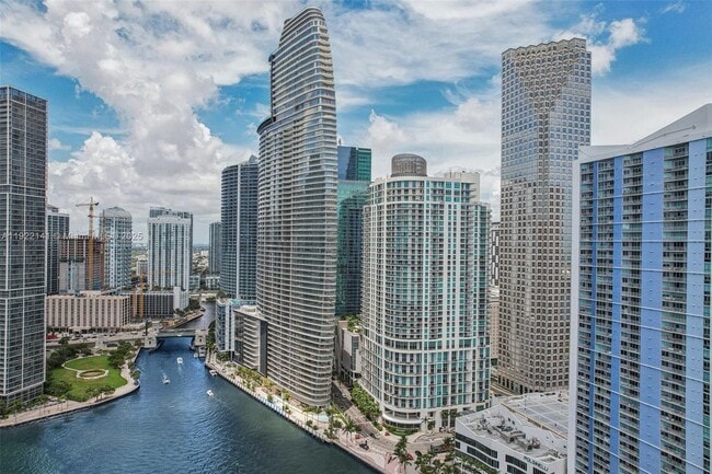 Foto del edificio - 300 S Biscayne Blvd