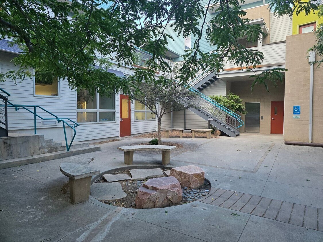 Primary Photo - Charming 1BR Condo in Longmont