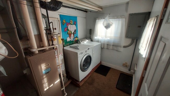 Mudroom with washer & dryer - 1132 Northwestern Ave