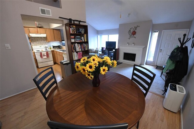 Cozy Dining Area - 13443 Garden Grv