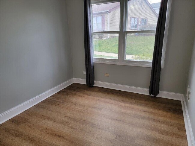 Foto del edificio - 1710 Queensbury Cir