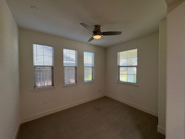 Building Photo - 55+ Rental Home in Heritage