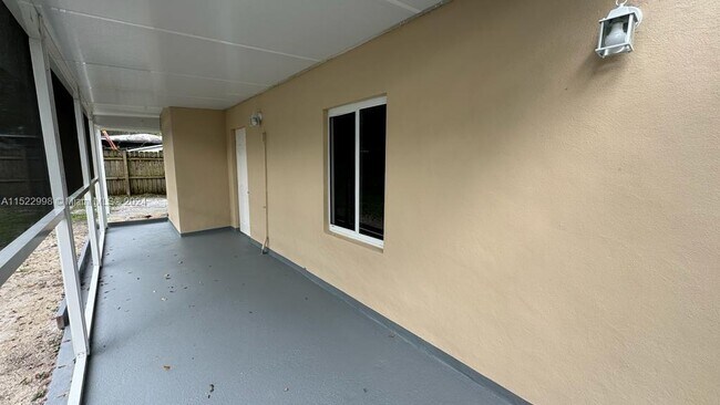 Foto del edificio - 2481 NW 97th St