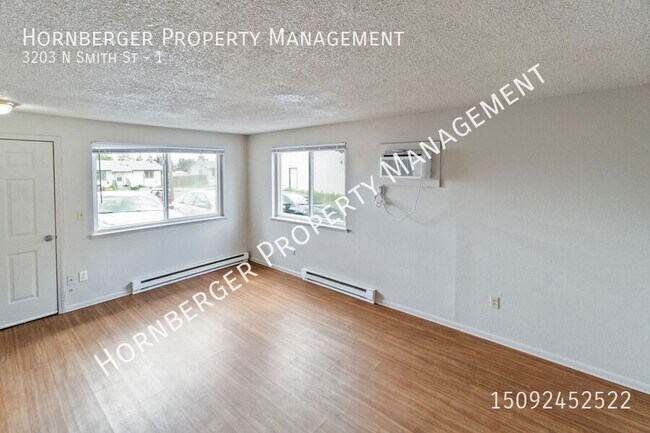 Foto del edificio - Spacious 2 Bed 1 Bath Apartment on The Nor...