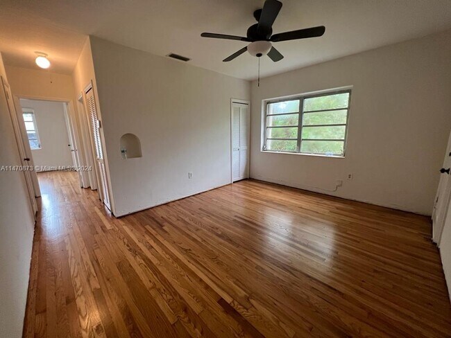Building Photo - 1421 SW 37th Ave