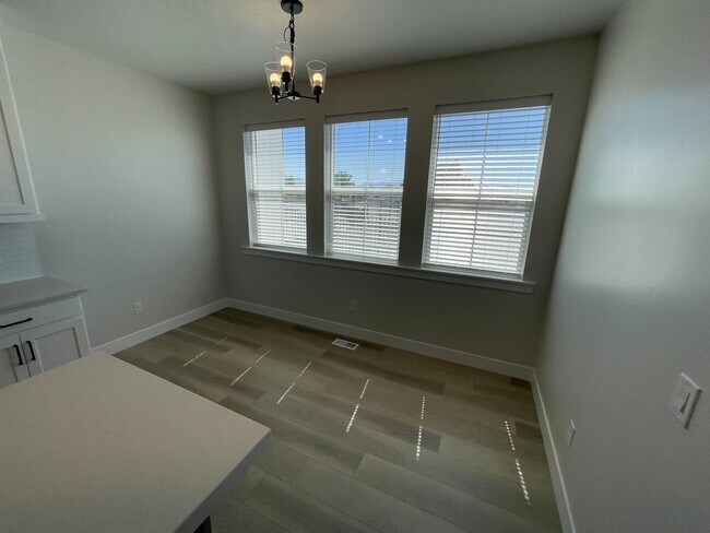 Building Photo - 54 S Tungsten Wy