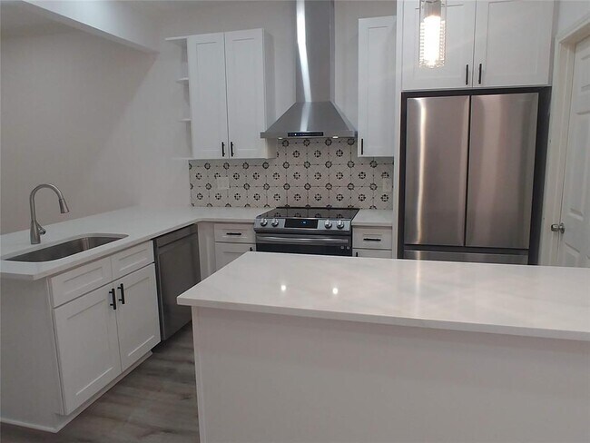 Building Photo - 1307 Kinney Ave