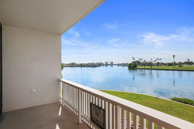 Building Photo - 450 Treasure Island Causeway