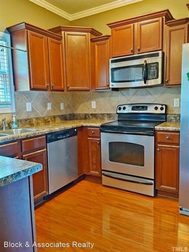 Building Photo - 4 br, 2.5 bath House - 1515 Gray Hill Court