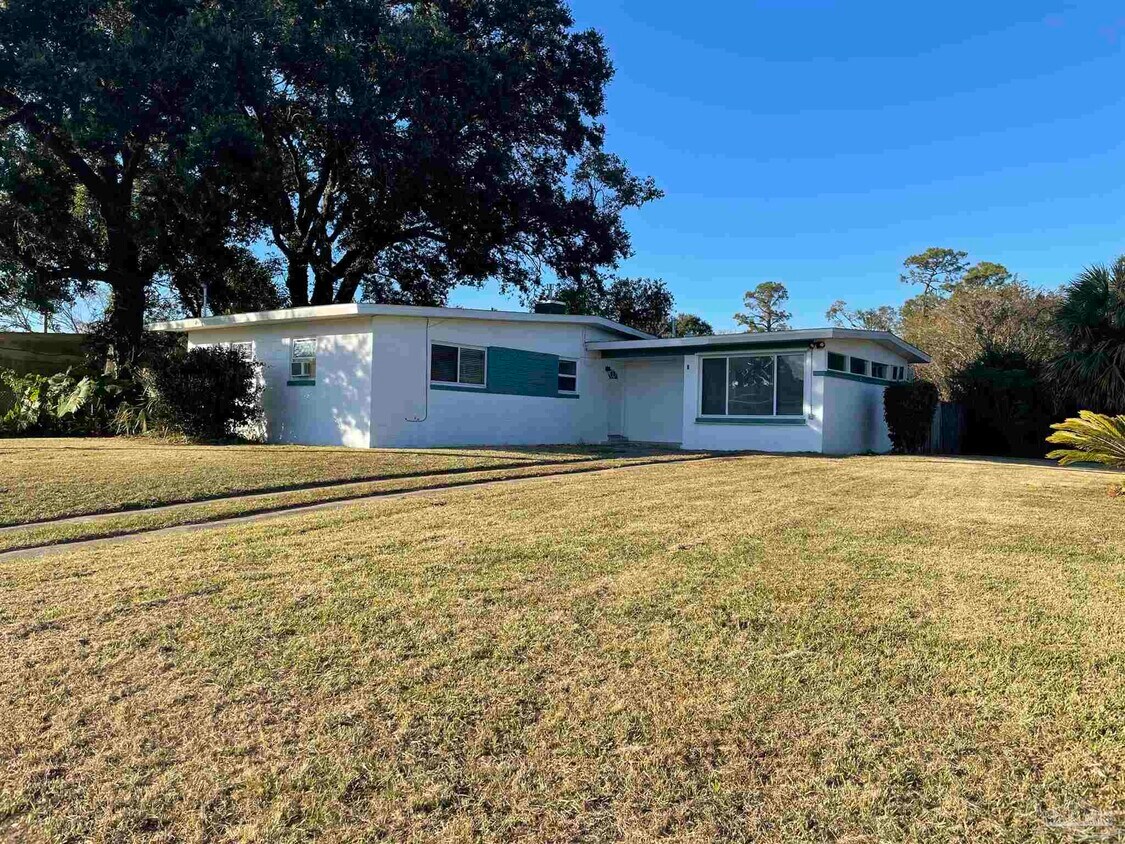 8 Eaton Rd, Pensacola, FL 32506 House for Rent in Pensacola, FL