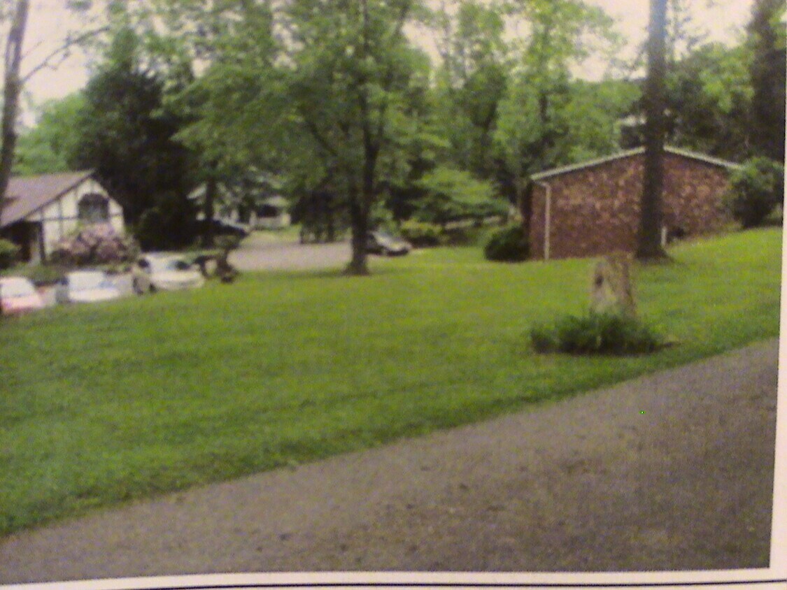 Primary Photo - 104 Kirtley Strasse