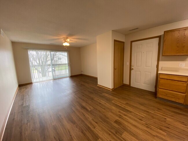 Foto del edificio - 802 Dickinson Ave