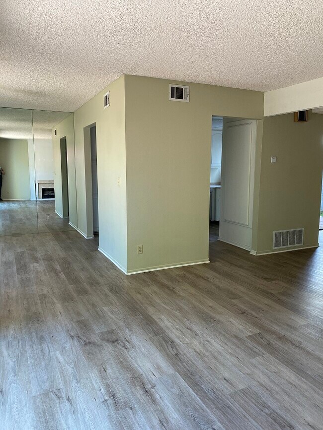 Foto del edificio - 528 Broderick Way