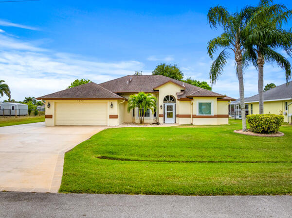 Foto principal - 5777 NW Eskimo Cir