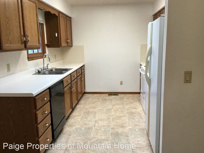 Building Photo - 3 br, 2.5 bath House - 1708 Coachman