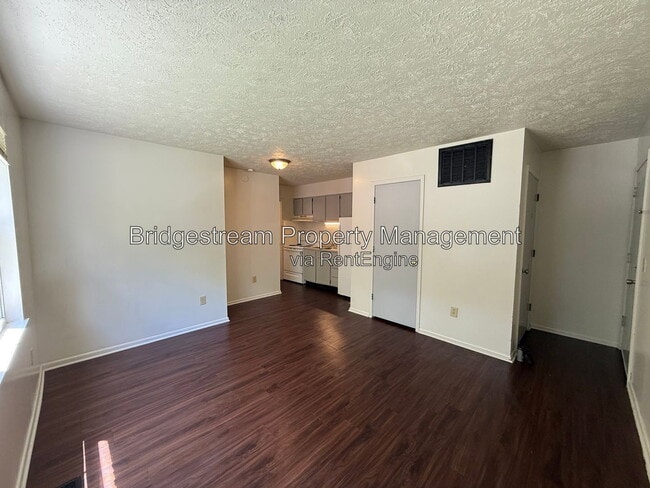 Building Photo - 3001 Idylwilde Blvd