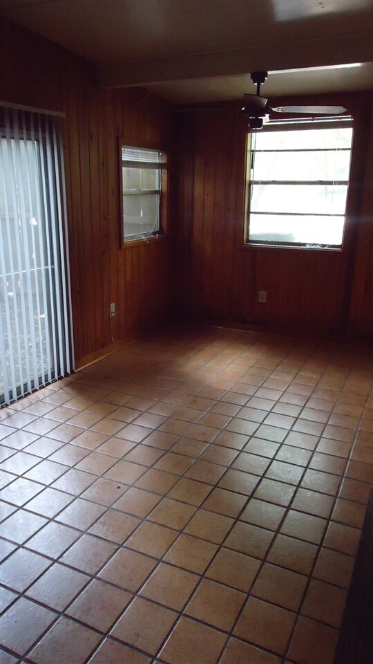 Foto del edificio - 2412 Almond Dr