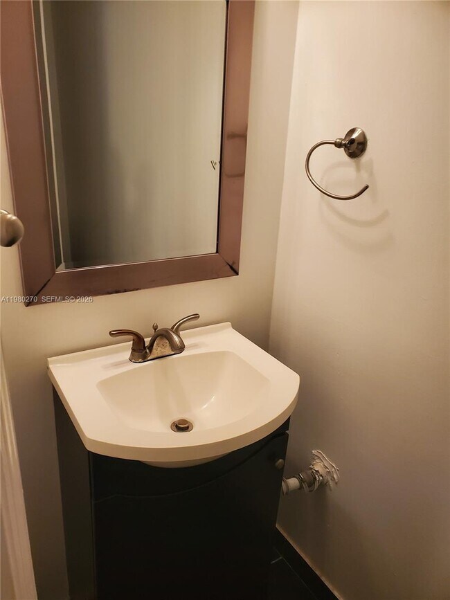 Foto del edificio - 1300 Moffett St