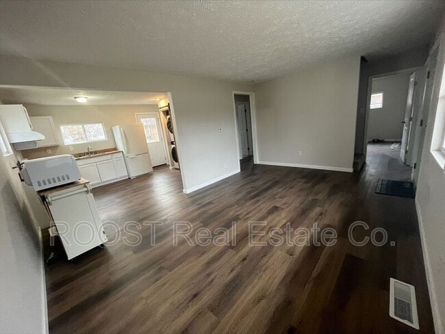 Foto del edificio - 1150 Elderwood Ave