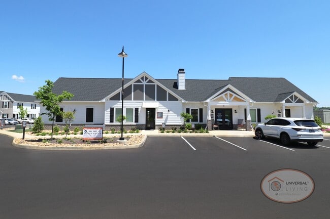 Clubhouse and Leasing Office - Universal at Mountain View