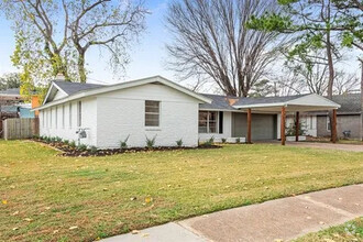 Building Photo - 1702 Bristol Ct N