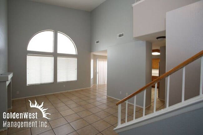 Foto del edificio - Newly Remodeled 3Bdm 2.5 Ba Home with Huge...