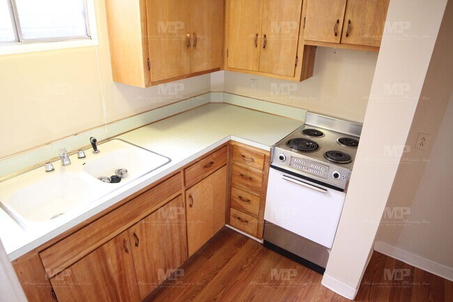 Foto del edificio - 640 1/2 S Meldrum St