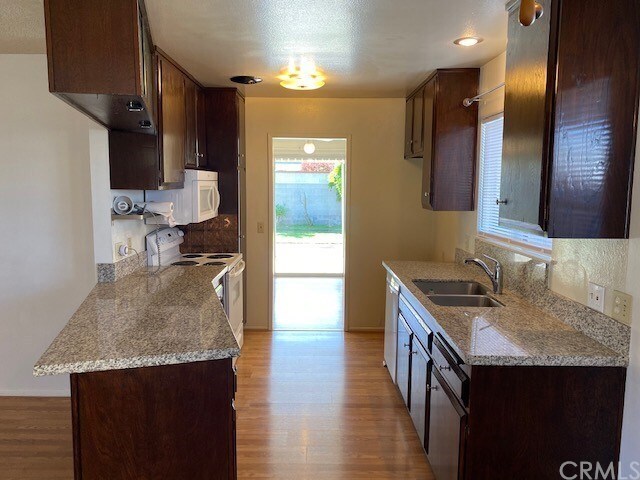 Foto del edificio - 9922 Silver Strand Dr