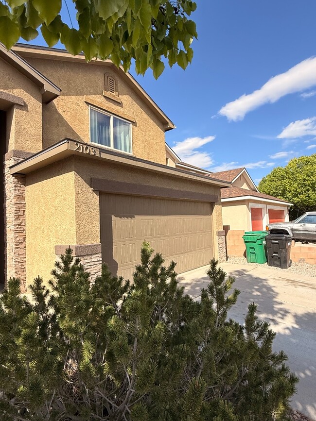 Building Photo - 2103 N Ensenada Cir SE
