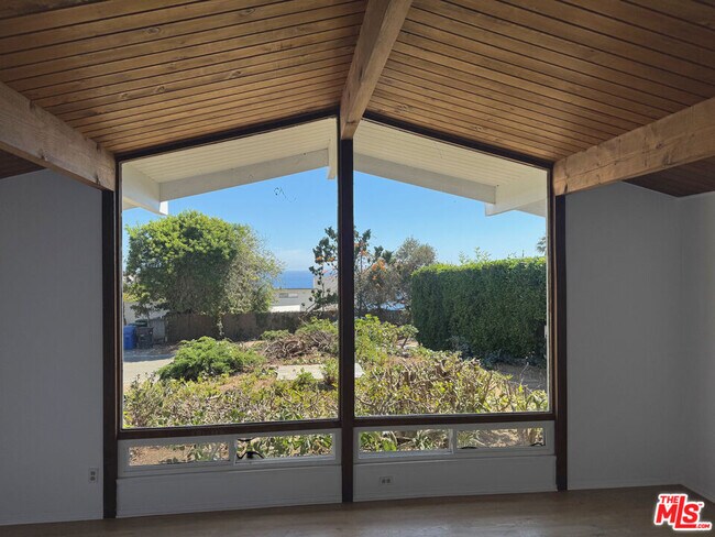 Building Photo - 31617 Broad Beach Rd