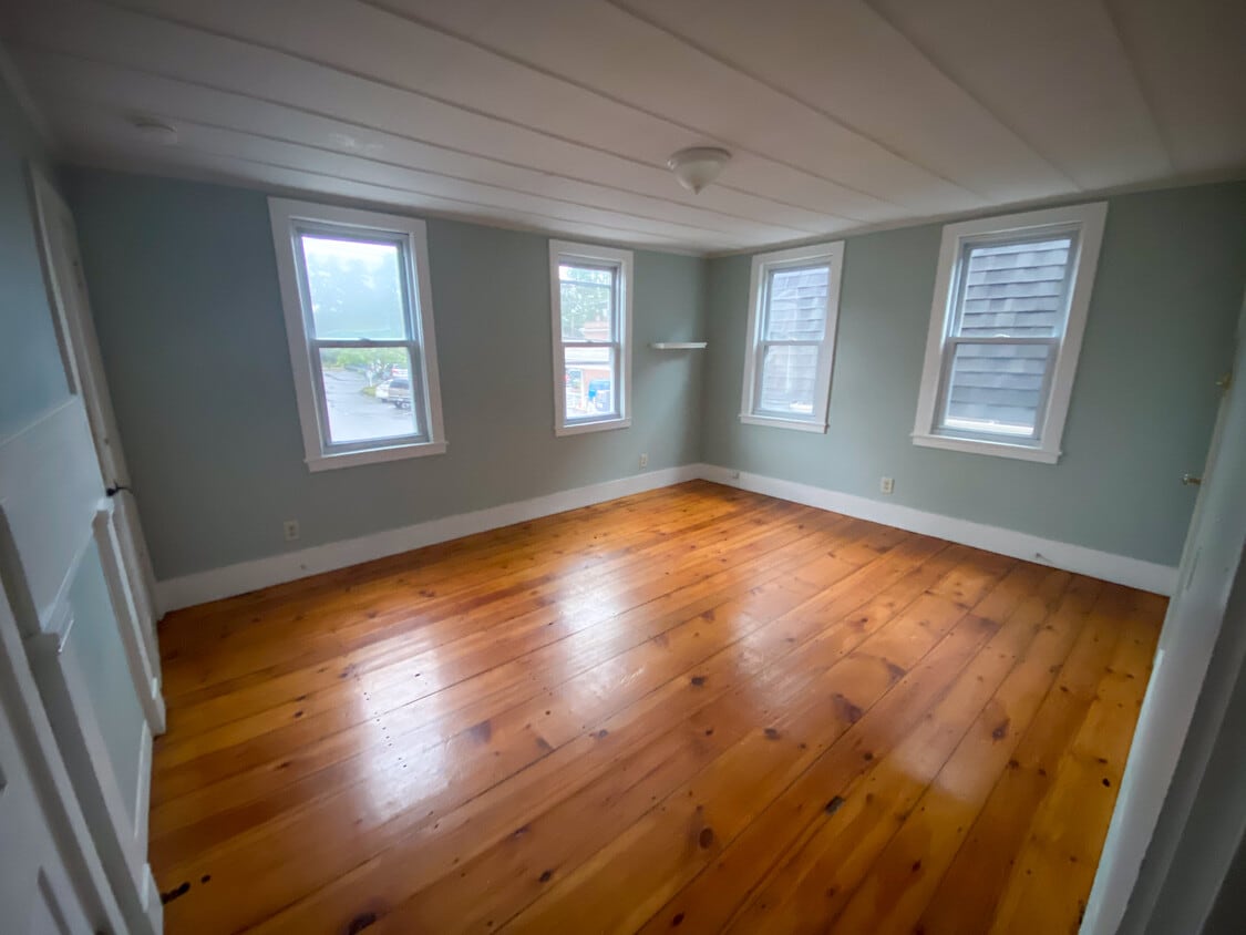 Living Room - 28 Market St