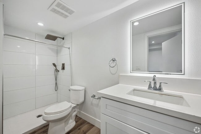 Foto del edificio - 3437 S Catalina St