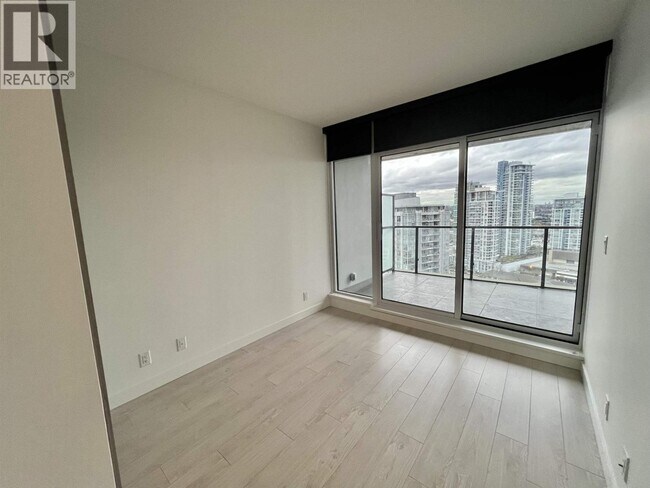 Photo du bâtiment - 4880 Lougheed Hwy.