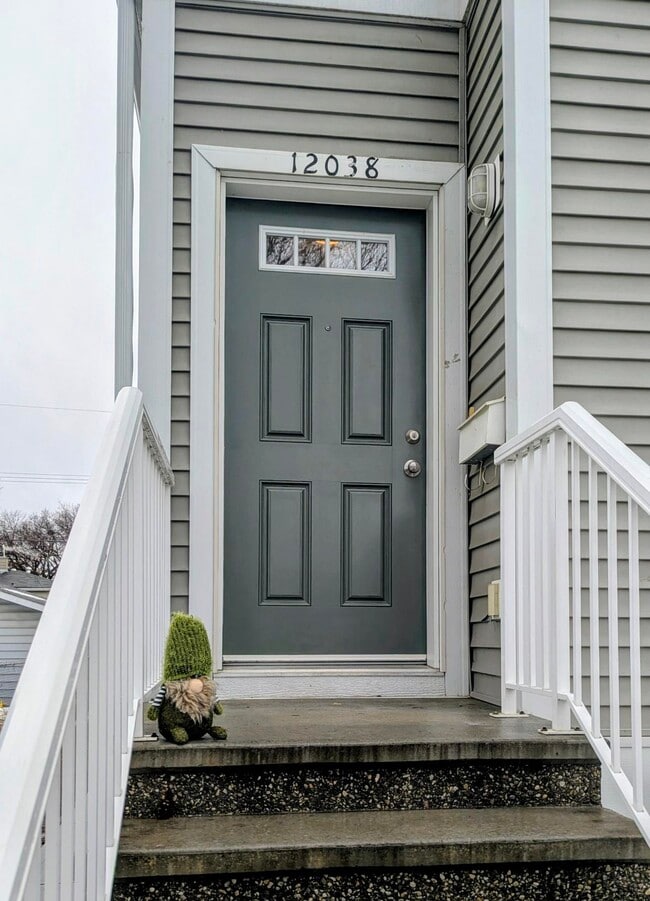 Building Photo - 12038-12062 62 St NW