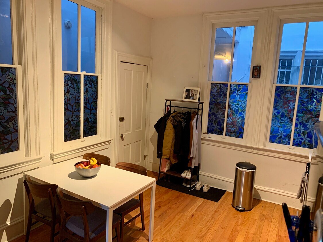 Foto principal - 1844 S Blue Island Ave