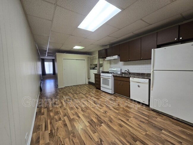 Building Photo - 137 Cedar Ave Ave