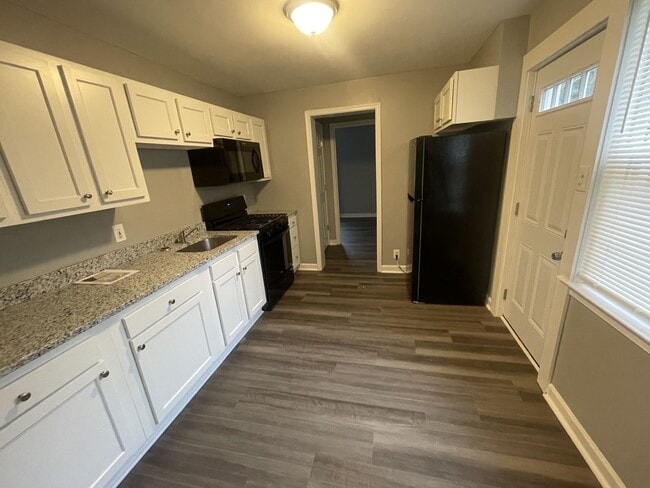 Building Photo - Baltimore - 3 bedroom and 1 Bathroom Available!