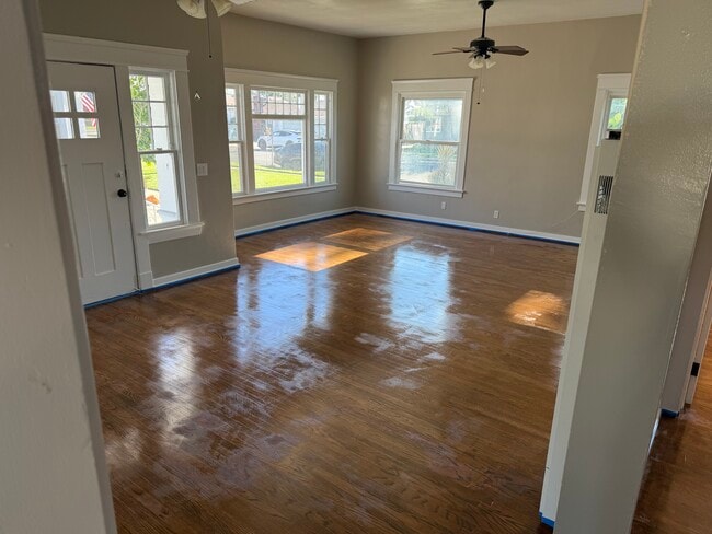 Building Photo - 8337 Alameda St