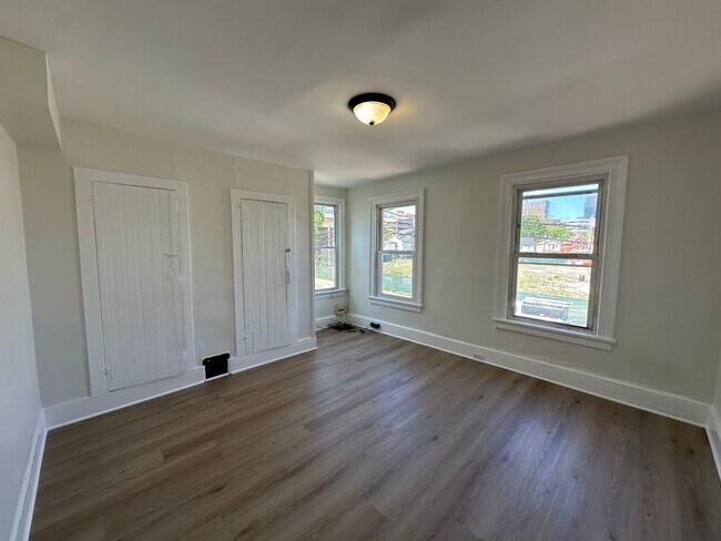 Foto del edificio - 300 Redmond St