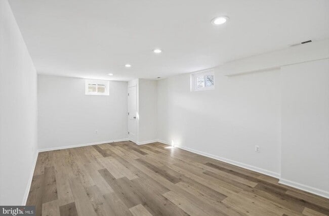 Building Photo - 36 Mapledale Ave