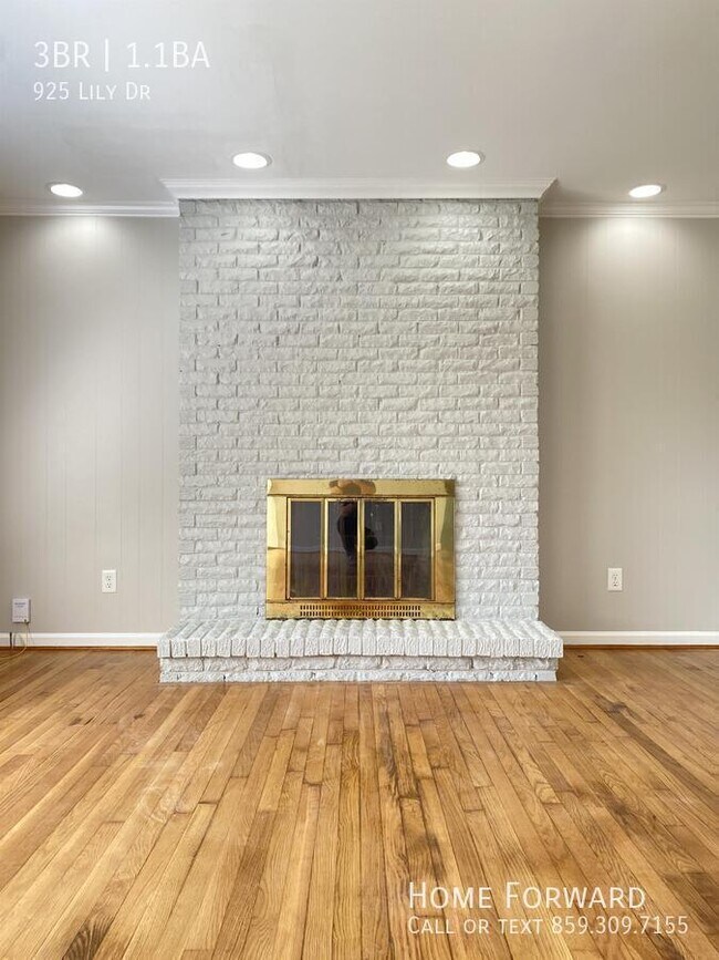 Building Photo - 925 Lily Dr