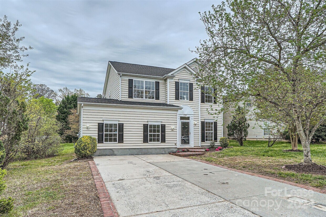 Primary Photo - 2560 Governors Pointe Ct NE