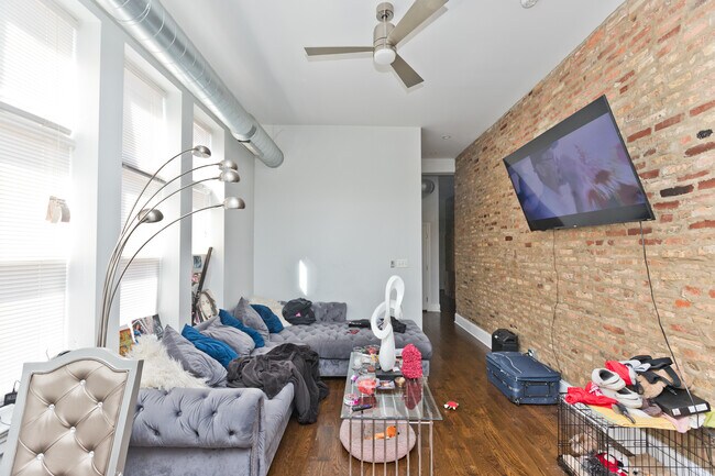 Foto del edificio - 623 E Groveland Park