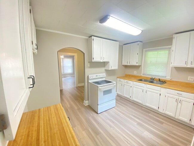 Foto del edificio - 2bd/1ba Remodeled House off Hwy 29 & Hwy 3 behind Bojangles