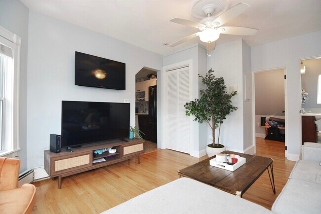 Foto del edificio - 716 E 7th St