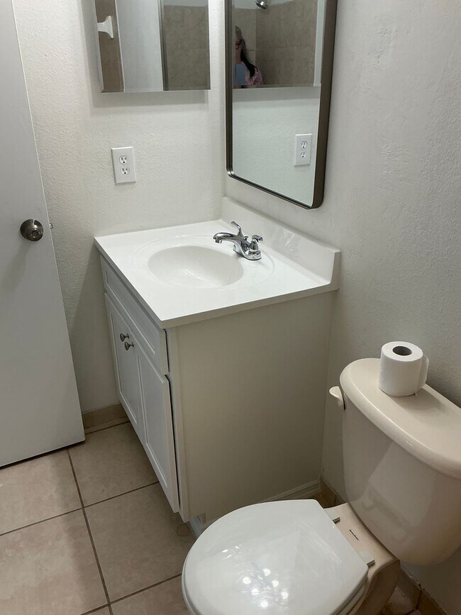 Building Photo - EAST  of U S hwy 1.    Interior  fully ren...