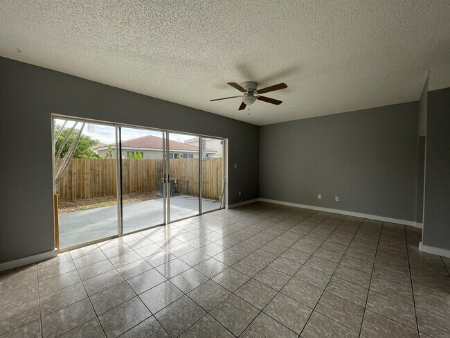 Foto del edificio - 20511 NW 15th Ave